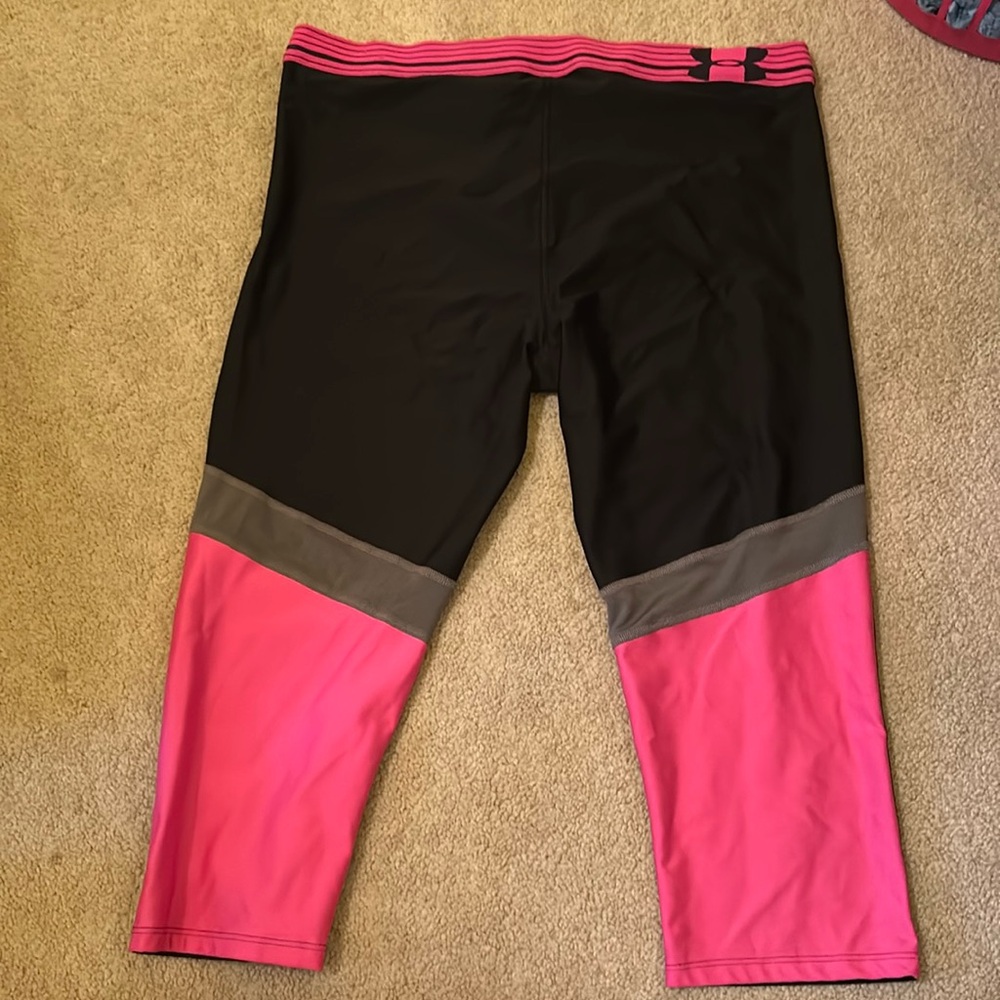 Under Armor capri leggings Large